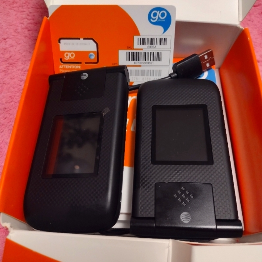 2 Brand new Go phones still in plastic one sim card charger connect